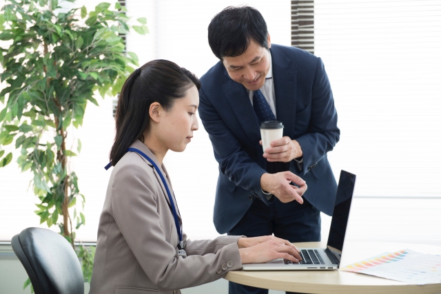 オフィスラブにあこがれていた私の前に現れた妻子持ちのさえない課長と会社倉庫で不倫を重ねたお話